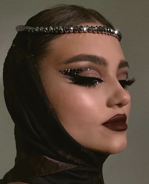 Eye Shadow Designs, Night Event Makeup Look, Black Glam Eyeshadow Looks, Black Diamond Makeup, Dark Makeup With Rhinestones, Black Blush Makeup, Masquerade Make Up, Black Editorial Makeup, Makeup Looks Black