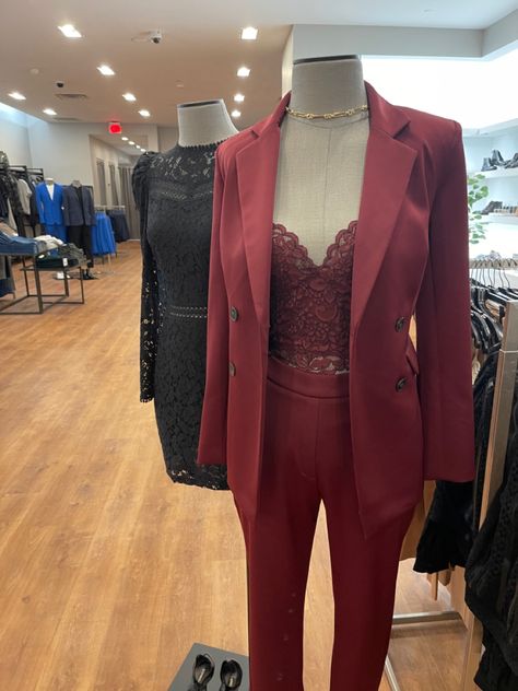 Lesbian Wedding Suit Maroon, Maroon Suit Women, Female Suit Wedding, Lesbian Wedding Suit, Suits For Prom, Maroon Suit, Burgundy Suit, Prom Suits, Lesbian Wedding