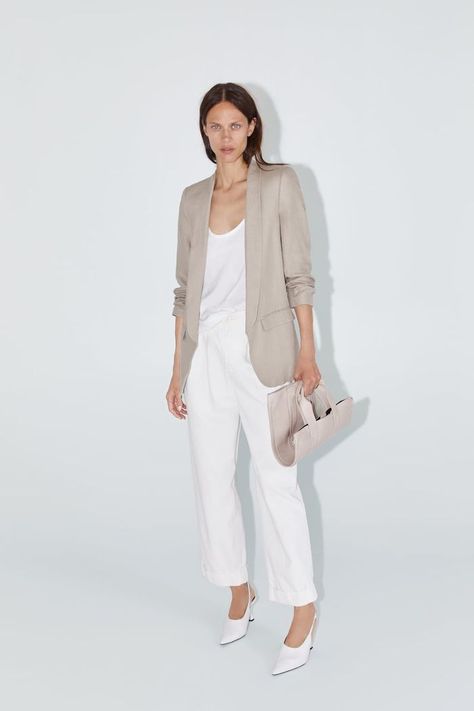 15 Affordable Zara Outfits That Look So Expensive | Who What Wear Linen Blazer Outfit Women, Linen Blazer Outfit, Outfit Mit Blazer, Leather Culottes, Blazer Outfits For Women, Chic Blazer, Beige Blazer, Zara Outfit, Blazer Outfit