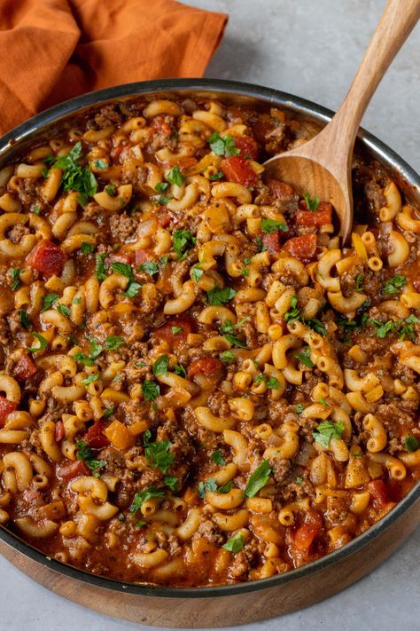 This Easy Ground Beef goulash is a 40 minute one-pot meal with ground beef, macaroni noodles, and cheese. It’s easy and probably the ultimate comfort food. Slumgolian Recipe, Slum Gullion Recipe, Slumgullion Recipe, Ground Beef Goulash, Japan Recipes, American Goulash, Broccoli Sauteed, Hamburger Dishes, Cozy Fall Recipes