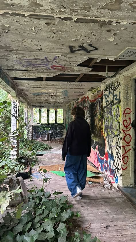 Abandoned Places Graffiti, Urbex Aesthetic, Urbex Photography, Heal Your Soul, Apocalypse Aesthetic, Graffiti Photography, I Need Friends, Skater Aesthetic, Need Friends