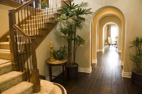 Feng Shui Entryway Ideas, Wall Decor Foyer, Feng Shui Entryway, Foyer Paint, Foyer Wallpaper, Foyer Wall Decor, Foyer Wall, Beautiful Entryways, Tile Stairs