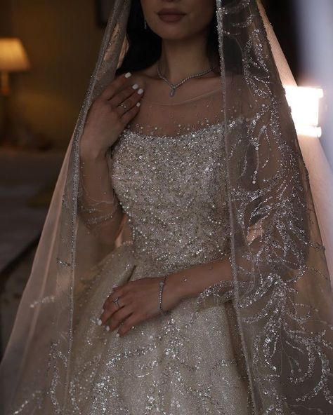 Arab Wedding Dress, Arabic Wedding Dresses, Big Wedding Dresses, Walima Dress, Glitter Wedding Dress, Bridal Lehenga Designs, Bride Dress Simple, Asian Wedding Dress, Bridal Dresses Pakistan