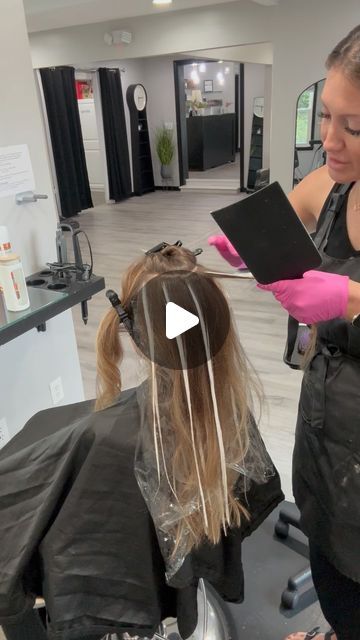 Cindy : Balayage Educator on Instagram: "Sunkissed balayage is probably my favorite 💛 so soft and seamless, the grow out is always so forgiving ☺️ the key is to not over paint the hair! 
.
.
Mostly painted single brosses through the hair with a few crochets around the crown 👑 
.
.
Painted with Sunlights Clay Lightener and 40 vol by @sunlightspro  processed for 15 mins under indirect heat then toned with 10n in #caluragloss by @oligopro 
.
.
.
#paintedwithsunlights #balayageeducator #paintedhair #balayage #handpaintedbalayage #sunkissedhair #dimensionalblonde #sunlightspro #oligopro #bestofbalayage #blondorandblondor #balayageinspo #livedinblonde #northcarolinahairstylist #hairislife" Sunkissed Balayage, Sun Kissed Hair, Dimensional Blonde, Hair Techniques, Hair Life, Hair Painting, Haircuts With Bangs, Grow Out, The Crown