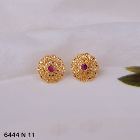 Jewellery 2023, Marriage Preparation, Kinza Hashmi, Pearl Earrings Designs, Jhumka Designs, Simple Gold Earrings, Gold Jewels Design, Bride Jewelry Set, New Gold Jewellery Designs