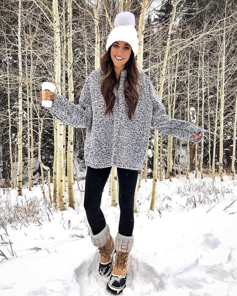 Lauren Cobb Steele on Instagram: “Today’s look for hauling the fall mums away to make way for Christmas!! 🎄Y’all we picked out a tree and it’s a real life griswald Christmas…” Snow Outfits For Women, Snow Day Outfit, Winter Outfits Snow, Winter Outfits Cold, Snow Outfit, Cute Winter Outfits, Jeans Diy, Winter Outfits For Work, Cold Weather Outfits