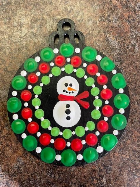 Snowman Dot Art, Snowflake Dot Art, Christmas Dot Painting Ideas, Dotted Christmas Ornaments, Dot Painting Christmas, Christmas Dot Painting, Christmas Dot Art, Mandala Ornaments, Mandala Christmas