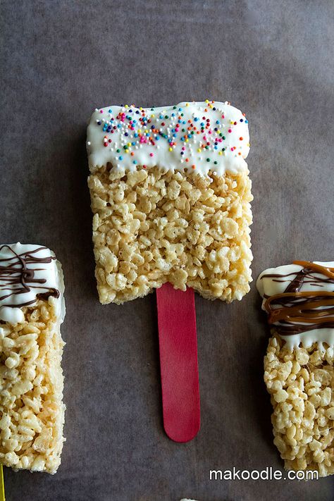 Rice Krispie Treat Paint Brushes -- Did these for co-op Art Challenge rewards with red, yellow and blue Wilton Candy melts.  Adorable! Pottery Party, Gathering Ideas, Krispie Treats Recipe, Rice Krispy, Oreo Pops, Art Birthday Party, Melted Chocolate, Rice Krispie Treats, Rice Krispie