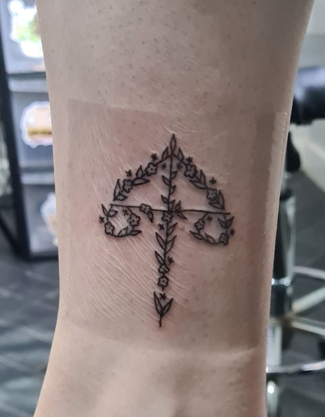 Midsommar Maypole Tattoo, Maypole Tattoo, A24 Tattoo Ideas, Midsommar Tattoo Ideas, Midsummer Tattoo, Band Inspired Tattoos, A24 Tattoo, Midsommar Tattoos, Folklore Tattoo