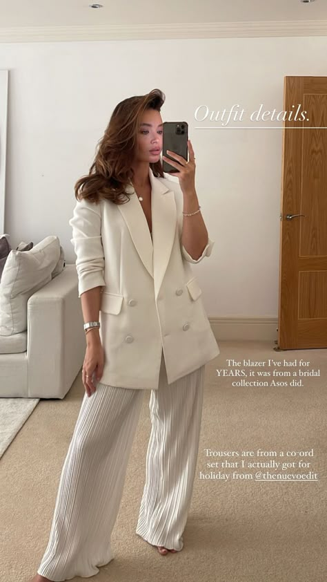 White Blazer Outfit Work, White Blazer Outfits, Executive Woman, Blazer Outfits Casual, Sophisticated Outfits, Corporate Outfits, Woman Suit Fashion, Muslimah Fashion Outfits, Classy Casual Outfits