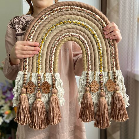 Macra Weave, Diy Macrame Projects, Rainbow Macrame Wall Hangings, Macrame Rainbow Wall Hanging, Wall Decor Macrame, Hanging Boho Decor, Macrame Style, Macrame Baby, Macrame Thread