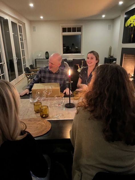 Fam Dinner Aesthetic, Family Relationship Aesthetic, Family Celebrations Aesthetic, Family Hanging Out Aesthetic, Family Eating Together Aesthetic, Healthy Family Relationships Aesthetic, Dinner With Parents Aesthetic, Family Dinner Asthetic Picture, Happy Healthy Family Aesthetic