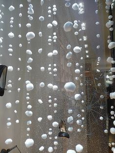 Thread cotton balls to make fake snow. >> SO cute for windows or for show displays! #DIY Schnee Party, Winter Wonderland-party, Snow Party, Winter Birthday Parties, Dollar Store Christmas, Frozen Theme, Winter Wonderland Party, Christmas Parade, Winter Birthday