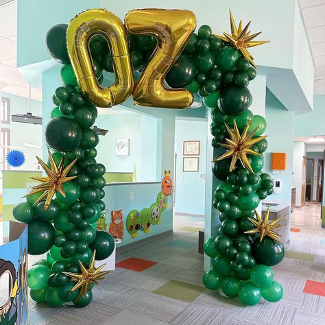 Wizard Of Oz Balloon Ideas, Wizard Of Oz Party Decorations Diy, Wizard If Oz Trunk Or Treat, Emerald City Backdrop, Wizard Of Oz Candy Ideas, Wizard Of Oz Dance Theme, Wizard Of Oz School Decorations, Wizard Of Oz Hallway Decorations, Wizard Of Oz Prom Theme