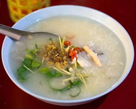 Popular breakfast foods in Thailand - Taste of Thailand Foods In Thailand, Thai Rice Soup, Thailand Breakfast, Khao Tom, Thai Breakfast, Thai Rice, How To Make Meatballs, Chicken Breakfast, Thailand Food