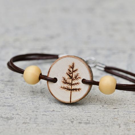 Diy Laser Engraver, Simple Wood Carving, Wood Jewelery, Bracelet Inspired, Laser Engraved Ideas, Wood Bead Bracelet, Wood Burning Crafts, Wood Burning Patterns, Wooden Bracelet