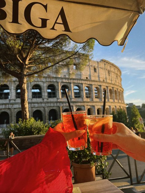 Aperol spritz italy cafe things to do rome italy places to see Italy Life, Italy Places, Rome Aesthetic, Europe 2024, Italy Honeymoon, Italian Life, Italy Rome, Europe Trip, Italian Summer