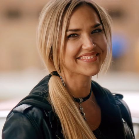 #lexi #tvd #tvdforever Lexi Branson, Arielle Kebbel, School Photographer, Davina Claire, Vampire Love, Original Vampire, Story Of The World, The Originals Characters, Caroline Forbes