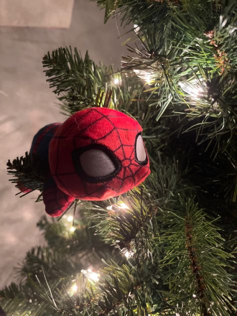 Spiderman Plush Aesthetic, Spider Man Christmas Tree, Christmas Spiderman Pfp, Marvel Christmas Aesthetic, Spiderman Pfp Aesthetic, Spiderman Christmas Tree, Marvel Christmas Tree, Spiderman Winter, Spiderman Plush