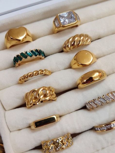 #follow #jewelry #rings #gold #fashion #style #blogging #blog #blogger Bijoux En Or Dubai, Assessories Aesthetic, Gold Jewelry Prom, Modern Gold Jewelry, Modern Jewellery, Gold Jewelry Stores, Jewelry Aesthetic, Gold Rings Fashion, Casual Jewelry