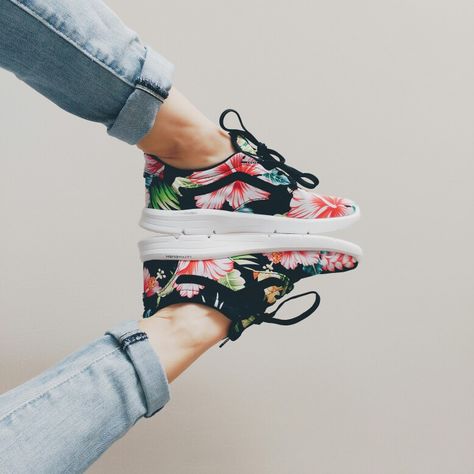 Vans iso 1.5 . Cute sneakers. Hawaiian flower Flower Vans Outfit, Vans Outfit, Pumped Up Kicks, Hawaiian Flower, Cute Sneakers, Shoe Fits, Mod Podge, Shoes Shoes, Vans Authentic Sneaker