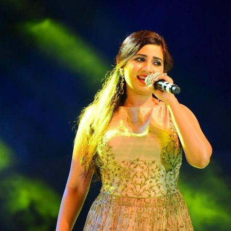 Arijit Singh Photos New, Anushka Photos, Fire Eyes, Shreya Ghoshal, Indian Bride Outfits, Arijit Singh, Bride Outfits, Reels Video, Film Images