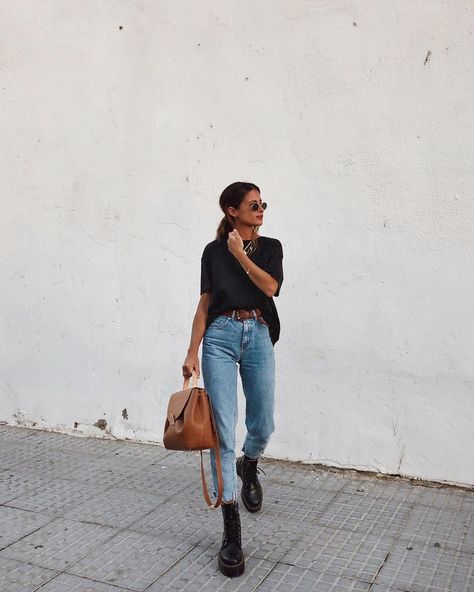 Boyfriend Jeans Kombinieren, Best Boyfriend Jeans, Doc Martens Outfit, Tweed Vest, Winter Vest, Traje Casual, Trendy Swimwear, Best Boyfriend, Outfit Jeans