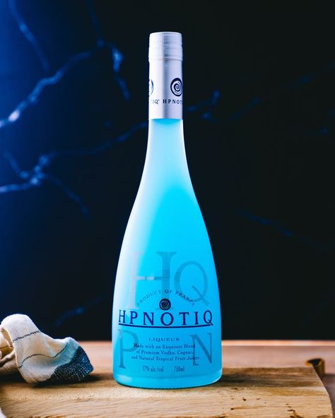 Hpnotiq Drinks Recipes Cocktails, Hypnotic Liquor, Hypnotic Drinks, Incredible Hulk Drink, Hpnotiq Drinks, Hulk Drink, Bay Breeze Cocktail, Dinner Party Drinks, Blue Tequila