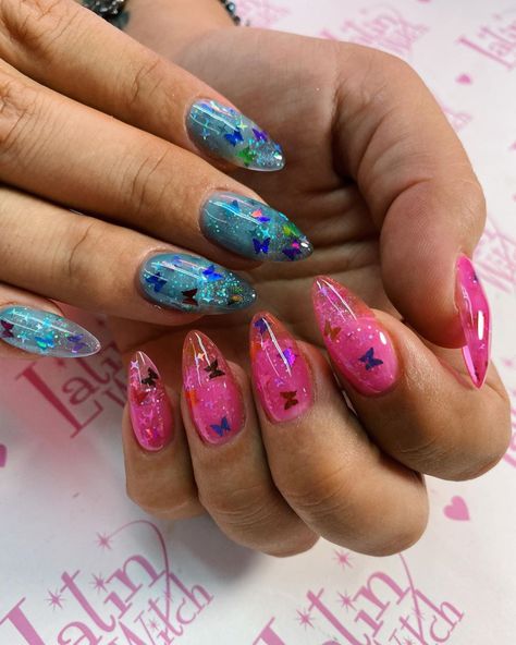 🖤🕯Latin Witch Club 🕯🖤 on Instagram: “encapsulado de hoy para bb @tysapaulina 🦋💙💖” Butterfly Confetti, Nails 2017, Confetti Nails, Butterfly Nails, Pretty Nail Designs, Little Cat, Butterfly Nail, My Pinterest, Beauty Ideas