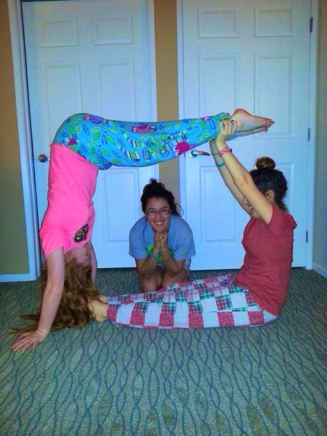 Yoga Poses To Recreate With Friends, Poses To Do With 3 Friends, Silly Trio Pictures, Friend Pictures Poses 4 People, Funny Picture Ideas With Friends, Funny Trio Pictures To Recreate, Trio Acro Poses, Funny Photos To Recreate At Home, Trio Picture Ideas Funny