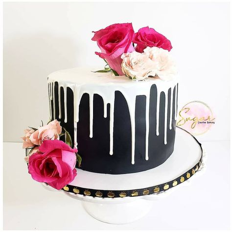 Black And White Cakes Birthday For Women, Black Cake With White Drip, Black And White Drip Cake, Black And White Cake Ideas, Black And White Striped Cake, White Drip Cake, Black And White Birthday Cake, Drake Wedding, Joker Birthday