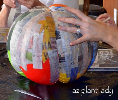 Paper Mache Pumpkin  http://www.azplantlady.com/2012/10/how-to-make-your-own-paper-mache-pumpkin.html Classroom Recipes, Pumpkin Play, Paper Mache Mix, Paper Mache Pumpkins, Halloween Tricks, Halloween Office, Making Paper Mache, Annual Halloween Party, Pumpkin Uses