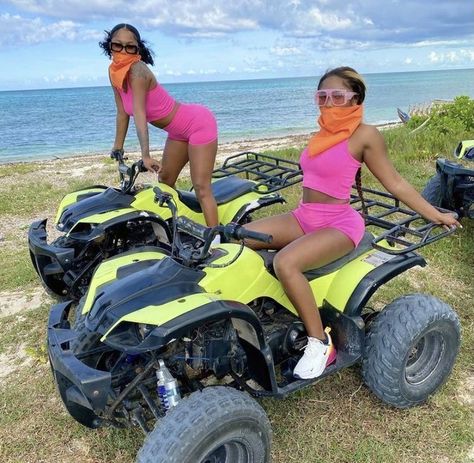 Cute Atv Riding Outfit, Atv Riding Outfit Vacation, 2022 Shoes, Dess Dior, Jamaica Outfits, Cute Vacation Outfits, Friend Vacation, Atv Riding, Best Friend Outfits