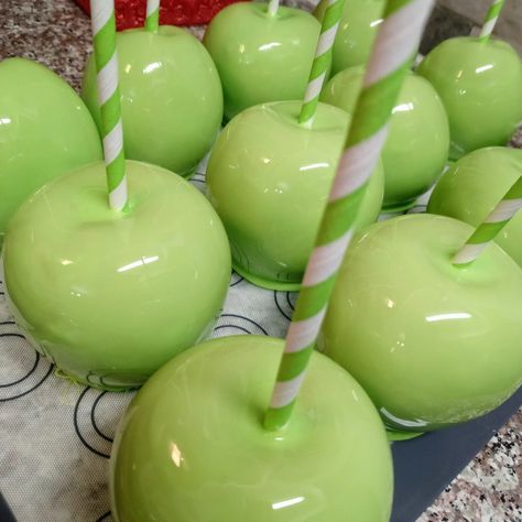 Green Sweets, Green Apple Pie, Candy Apple Green, Apple Snacks, Aesthetic Collection, Green Candy, Candy Apples, Green Apple, Caramel Apples