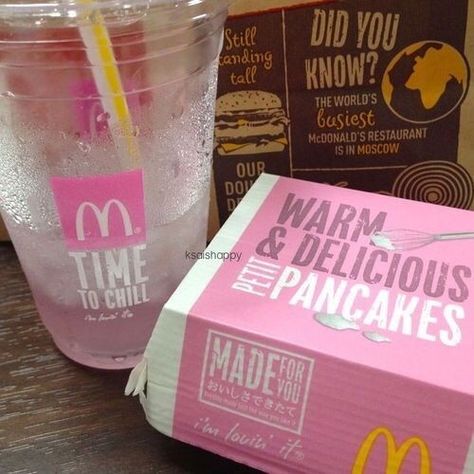 Pink McDonald's Food Containers Mcdonald's Restaurant, Tout Rose, Pink Stuff, Ios 15, Pink Foods, Think Food, Pastel Pink Aesthetic, Pink Vibes, Kawaii Food