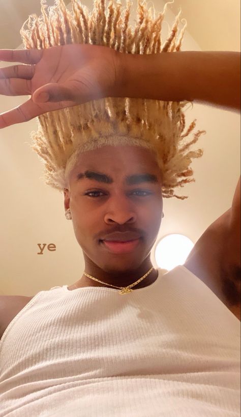 Light Skin With Blonde Dreads, Cj Johnson, Man Ponytail, Dreadlocks Men, Blonde Dreadlocks, Mens Dreads, Blonde Dreads, Cute Dreads, Girl Gang Aesthetic