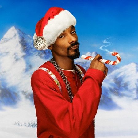 Paul's Boutique Hip Hop Holidaze 12.20.14 Snoop Dog Christmas, Christmas Songs List, Snoop Dogg Christmas, Best Christmas Songs, Easy Homemade Christmas Gifts, Christmas Playlist, Merry Christmas Gif, Hip Hop Songs, Merry Christmas Images