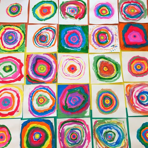 Cassie Stephens: In the Art Room: Painting with Kindergarten Painting Ideas Kindergarten, Elementary Art Rooms, Kindergarten Art Lessons, Cassie Stephens, Kindergarten Projects, Let's Make Art, Outfit Photos, Dot Day, Room Painting