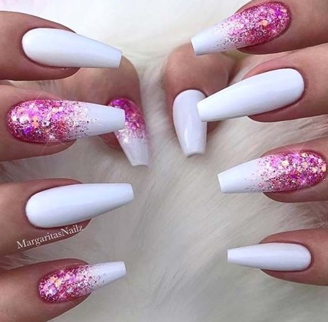 11. Cute Drip Nails Love cute nails? Then these are perfect for you! This manicure idea features white and pink drip nails with one pink accent nail on each hand. The drips are stylish, pretty and fun. This look reminds us of ice cream and other sweet treats because of the sprinkles. To create the […] #naildesign #nailartideas #nailart Plain Acrylic Nails, Nails Sparkly, White Coffin Nails, French Pedicure, White Glitter Nails, Ombre Nails Glitter, Nails Design With Rhinestones, White Acrylic Nails, Simple Acrylic Nails