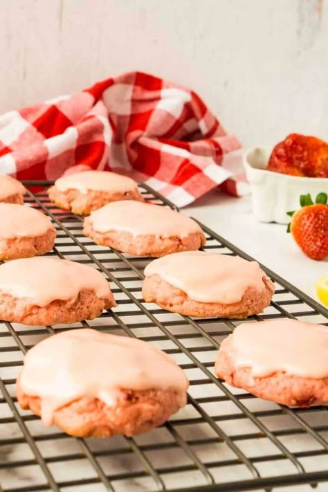 Lemon Cookies From Scratch, Strawberry Lemon Cookies, Strawberry Lemonade Cookies, Lemonade Cookies, Strawberry Gelatin, Easy Strawberry Lemonade, Strawberry Icing, Recipe Cookies, Cookies From Scratch