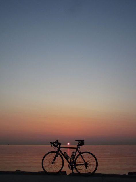 Cycle Photo, Bicycle Photography, Camera Logos Design, Cycling Photography, Black And White Photo Wall, Hidden Photos, Airplane Photography, Cute Mobile Wallpapers, Sunrise Photos