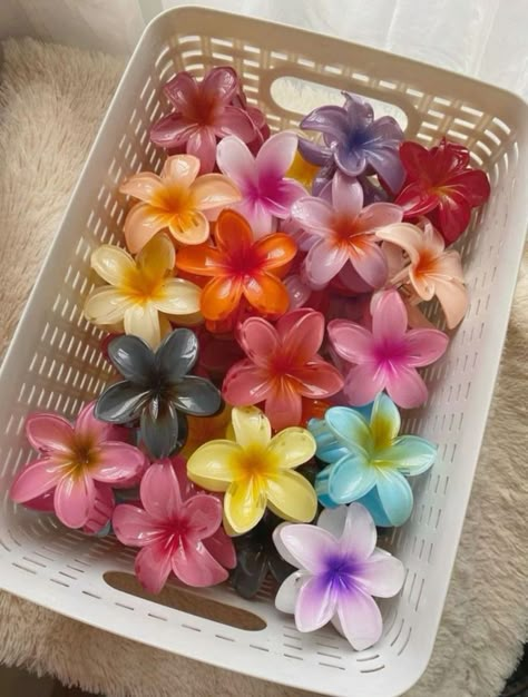 Hair Accessories Collection, Hair Accessories Clips, Hair Claws, Girly Accessories, Coconut Girl, I'm Just A Girl, Claw Clips, Flower Clip, Birthday Wishlist