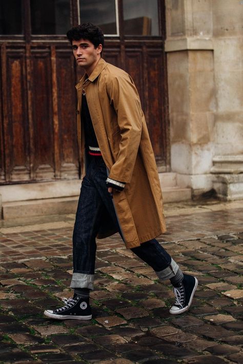 Street style at Paris Menswear Week Fall/Winter 2018-2019 Paris Autumn, Fashion Paris, New Street Style, Mens Fashion Smart, La Fashion Week, Mens Fashion Week, Mens Fashion Fall, Style Winter, Men Street