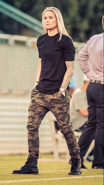 Ashlyn harris Tomboy Chic Outfits, Tomboy Swag, Lesbian Outfits, Tomboy Look, Lesbian Fashion, Tomboy Chic, Scene Outfits, Pastel Outfit, Camouflage Pants