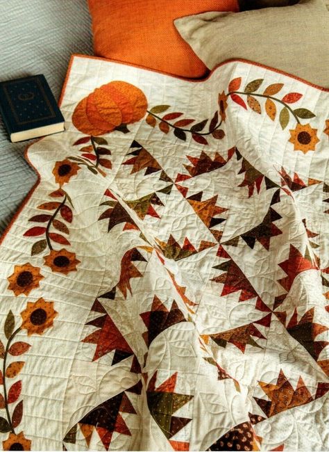 Pumpkin Quilt Pattern, Pumpkin Quilt, Autumn Quilts, Seasonal Quilts, Floral Quilts, Fall Quilt Patterns, Fall Quilt, Chicken Quilt, Creative Sewing