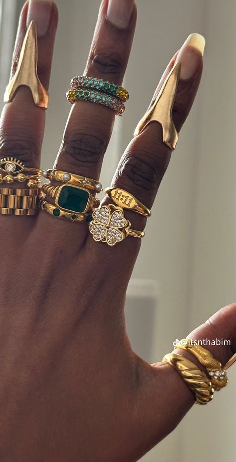 Gold Rings On Black Women, Gold Rings Black Women, Rings Black Women, Afro Jewelry, Maximalist Jewelry, Streetwear Jewelry, Dope Jewelry Accessories, Jewelry Accessories Ideas, Nail Jewelry