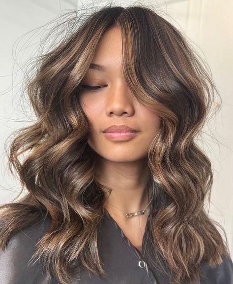 Dimensional Caramel Bronde Highlights Sunkissed Hair Highlights, Curly Balayage Hair, Caramel Brown Hair Color, Sunkissed Hair Brunette, Sunkissed Hair, Caramel Brown Hair, Brown Hair Inspiration, Reverse Balayage, Brown Hair Color Ideas