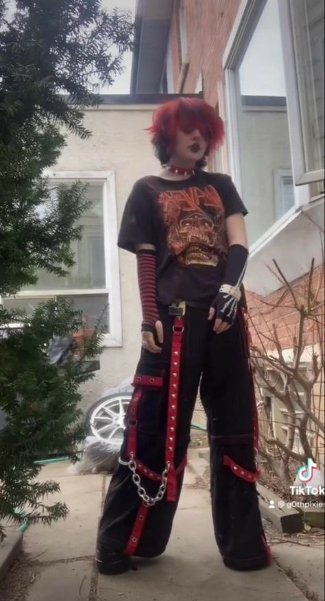 Scene Boy Outfit, Mallgoth Outfits, Alt Fits, Tripp Pants, Red And Black Outfits, Alt Clothes, Emo Boy, Scene Outfits, Alt Outfits