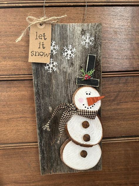 Snowman Christmas Ornaments Diy Kids, Diy Wood Snowman, Wooden Snowman Crafts, Wood Slice Snowman, Diy Snowman Decorations, Recycled Christmas Decorations, Christmas Crafts Snowman, Winter Wood Crafts, Snowman Crafts Diy