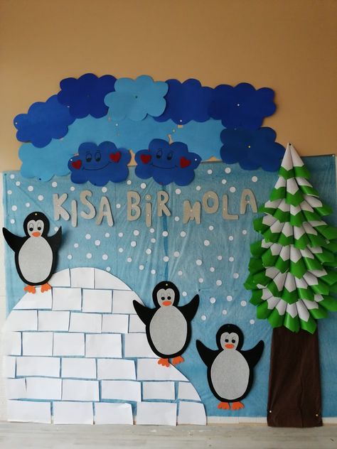 Winter Decorations Kindergarten, Christmas Board Decoration, Winter Door Decorations Classroom, Christmas Stage Decorations, Winter Classroom Decorations, Classroom Christmas Decorations, Preschool Decor, Winter Door Decorations, School Door Decorations